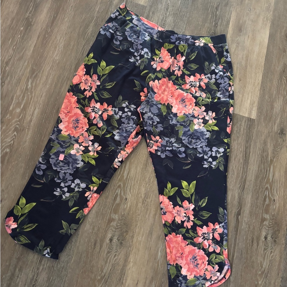 Woman’s Liz Claiborne Navy Floral Pull-On Cropped Pajama Pants Sz XXL